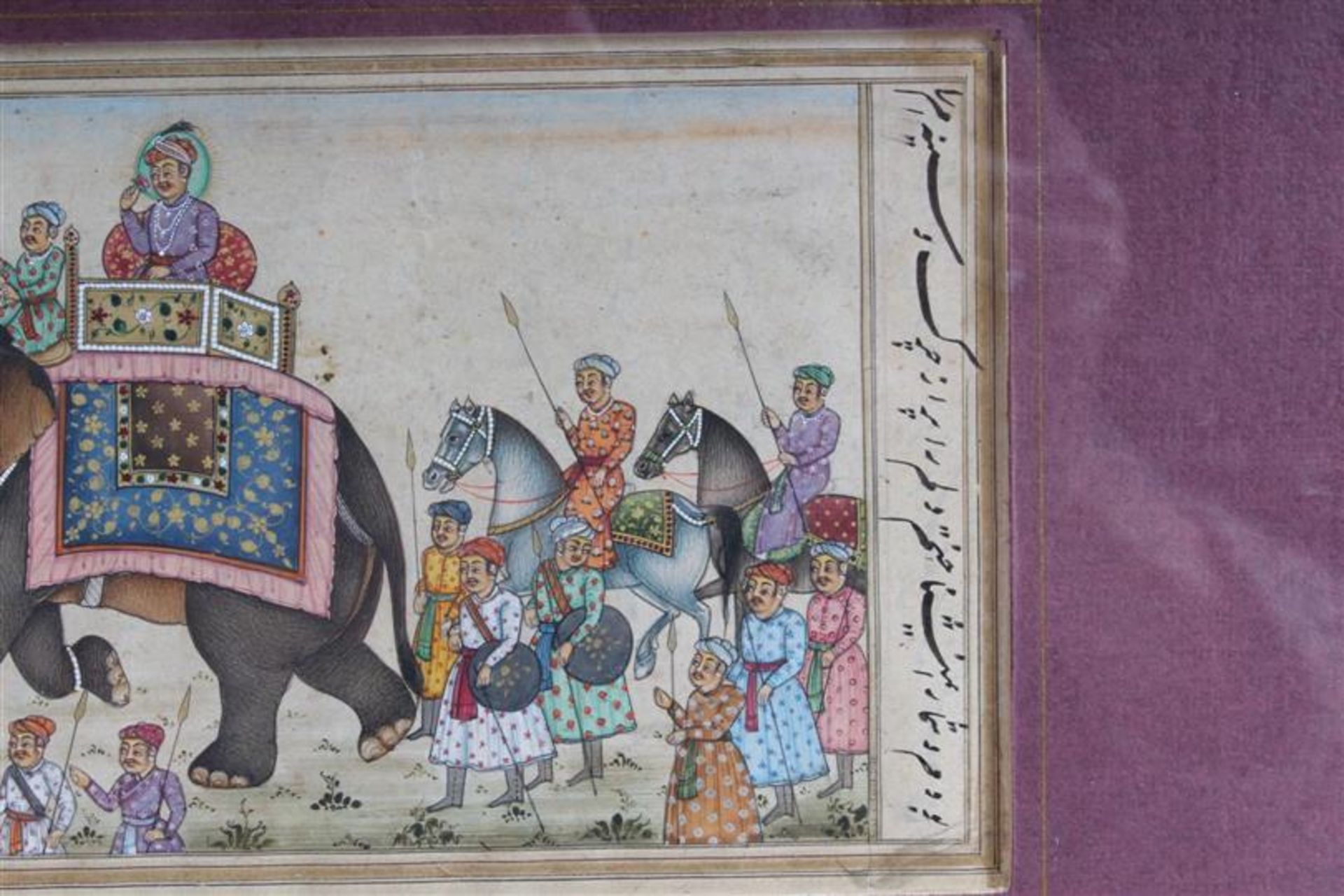 Gekleurde tekening van een Radja op olifant met soldaten en ruiters, verso met tekst, India, 19e - Bild 3 aus 4