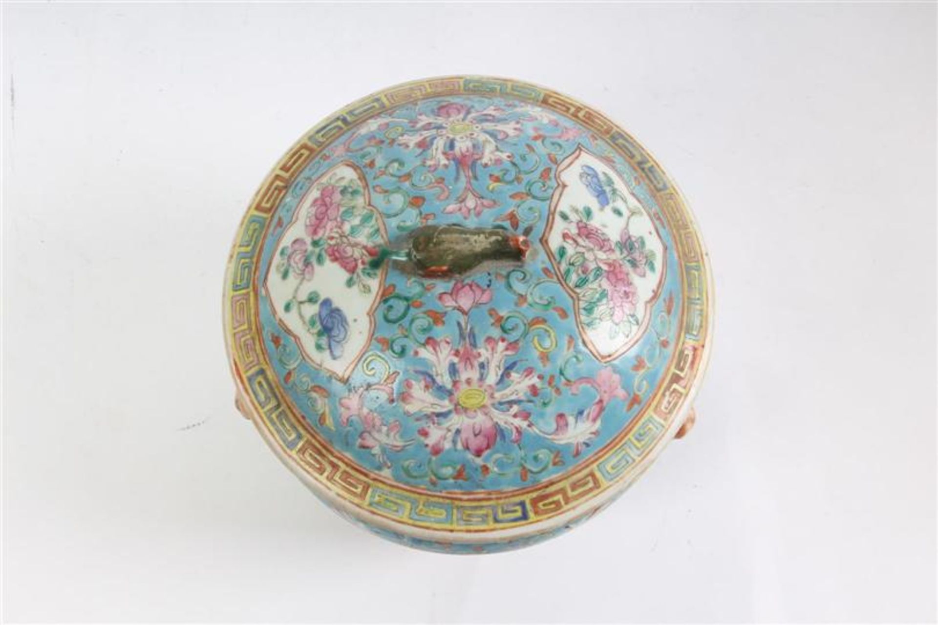 Porseleinen dekselpot, China, omstreeks 1900, met defect. H: 20 cm. - Bild 2 aus 5