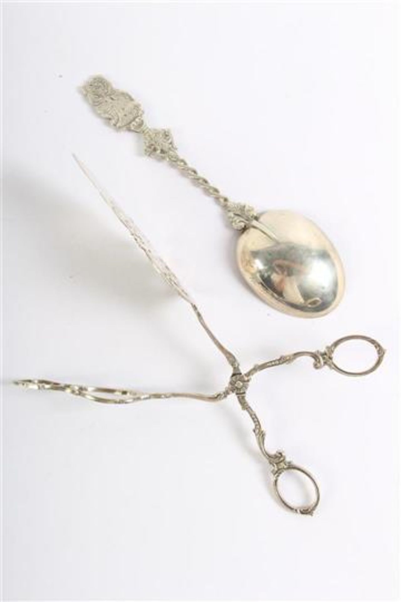 Zilveren geboortelepel en een soezentang. Gewicht: 122 g. - Image 3 of 3