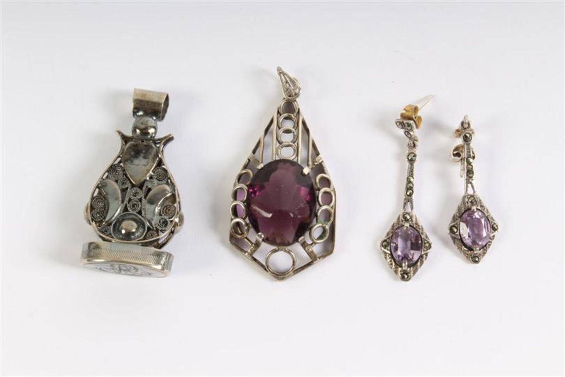 Diverse sieraden, voornamelijk zilver, w.o. een broche van Jeroen Krabbé. Gewicht: 130 g. - Bild 2 aus 8