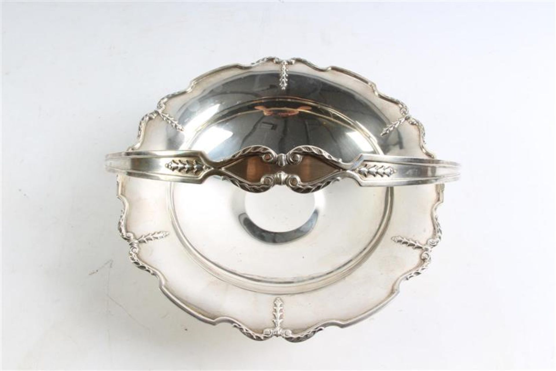 Zilveren hengselschaal, Engeland. D: 27.5 cm, Gewicht: 680 g. - Image 2 of 4