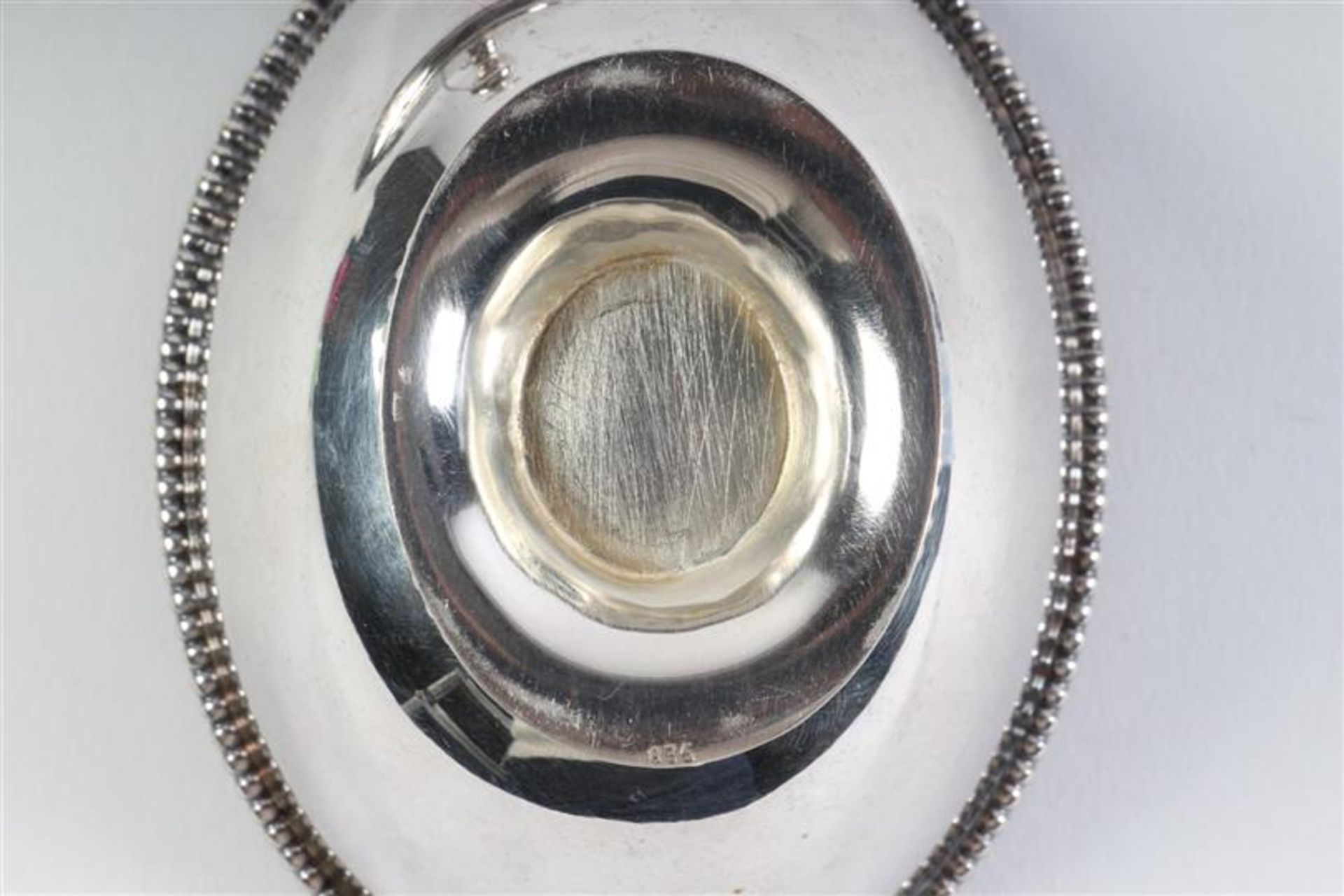 Driedelig zilveren roomsetje met parelrand. L: 18.5 cm. Gewicht: 293 g. - Bild 4 aus 5