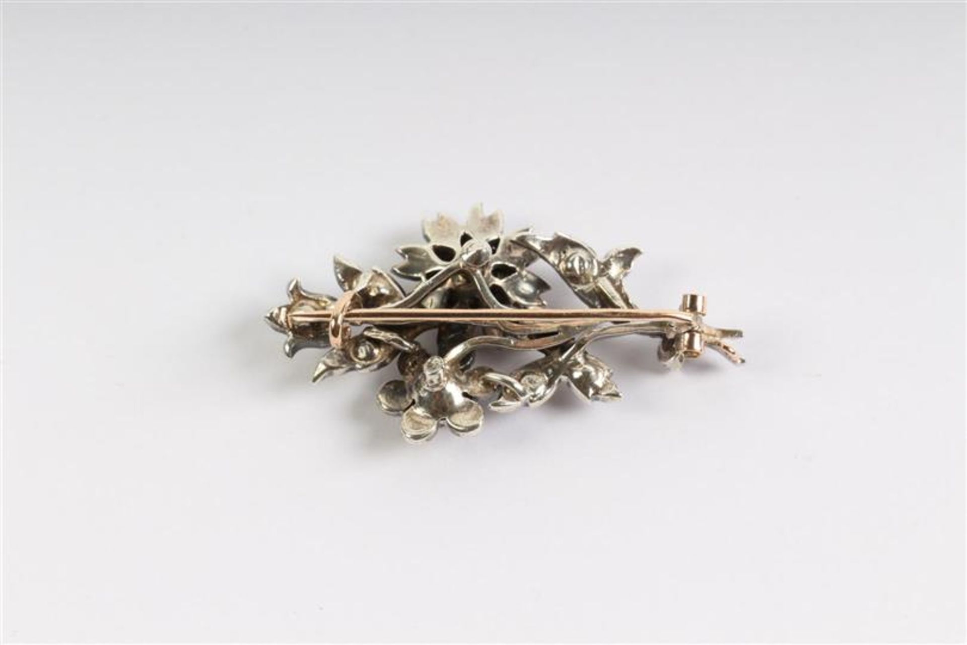 Goud zilveren takbroche met roosdiamant, Hollands gekeurd. Gewicht: 6.6 g. - Bild 3 aus 3