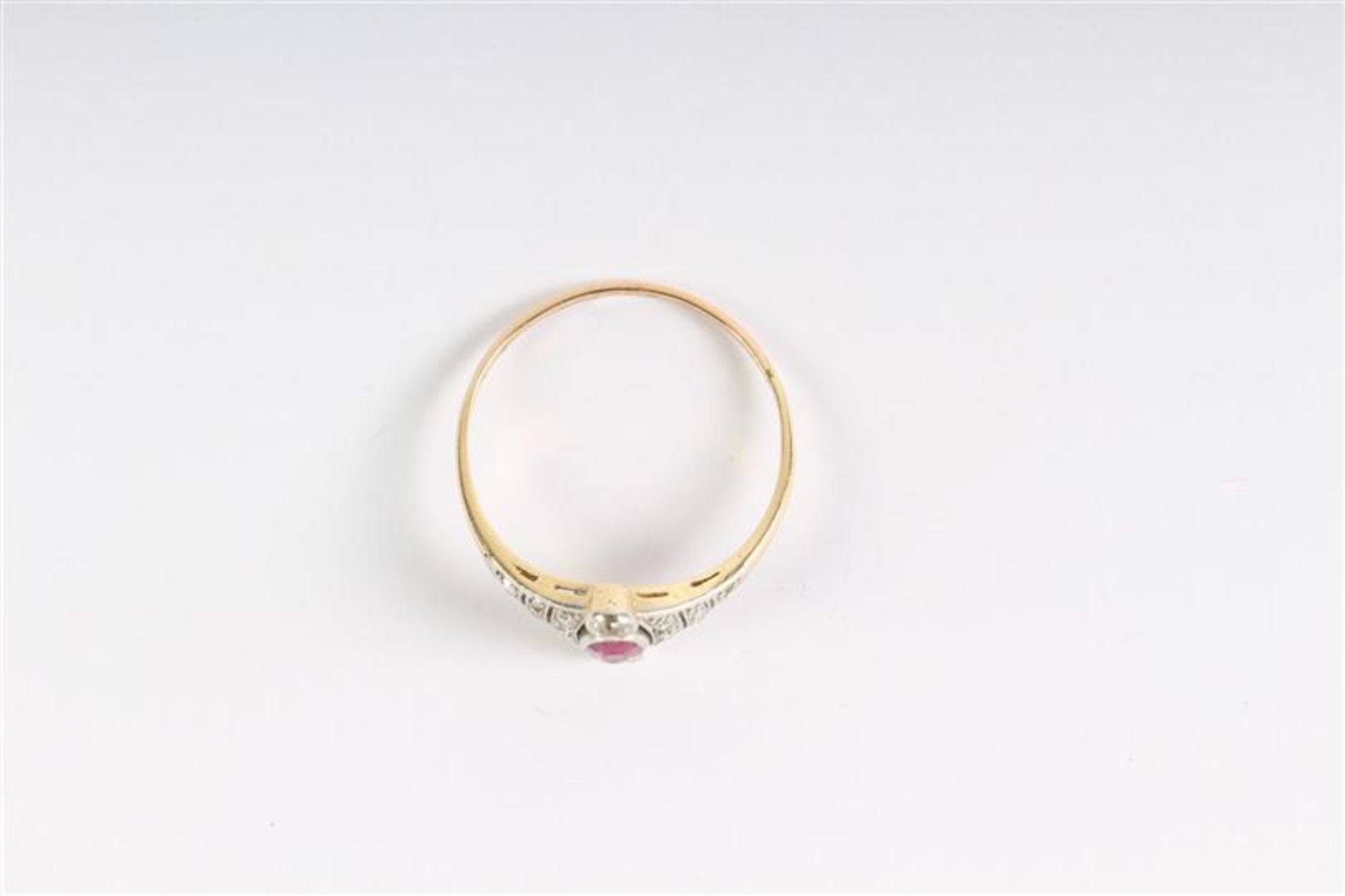 Gouden ring met diamant en robijn. Gewicht: 2.2 g. Ringmaat: 19.25. - Bild 2 aus 4