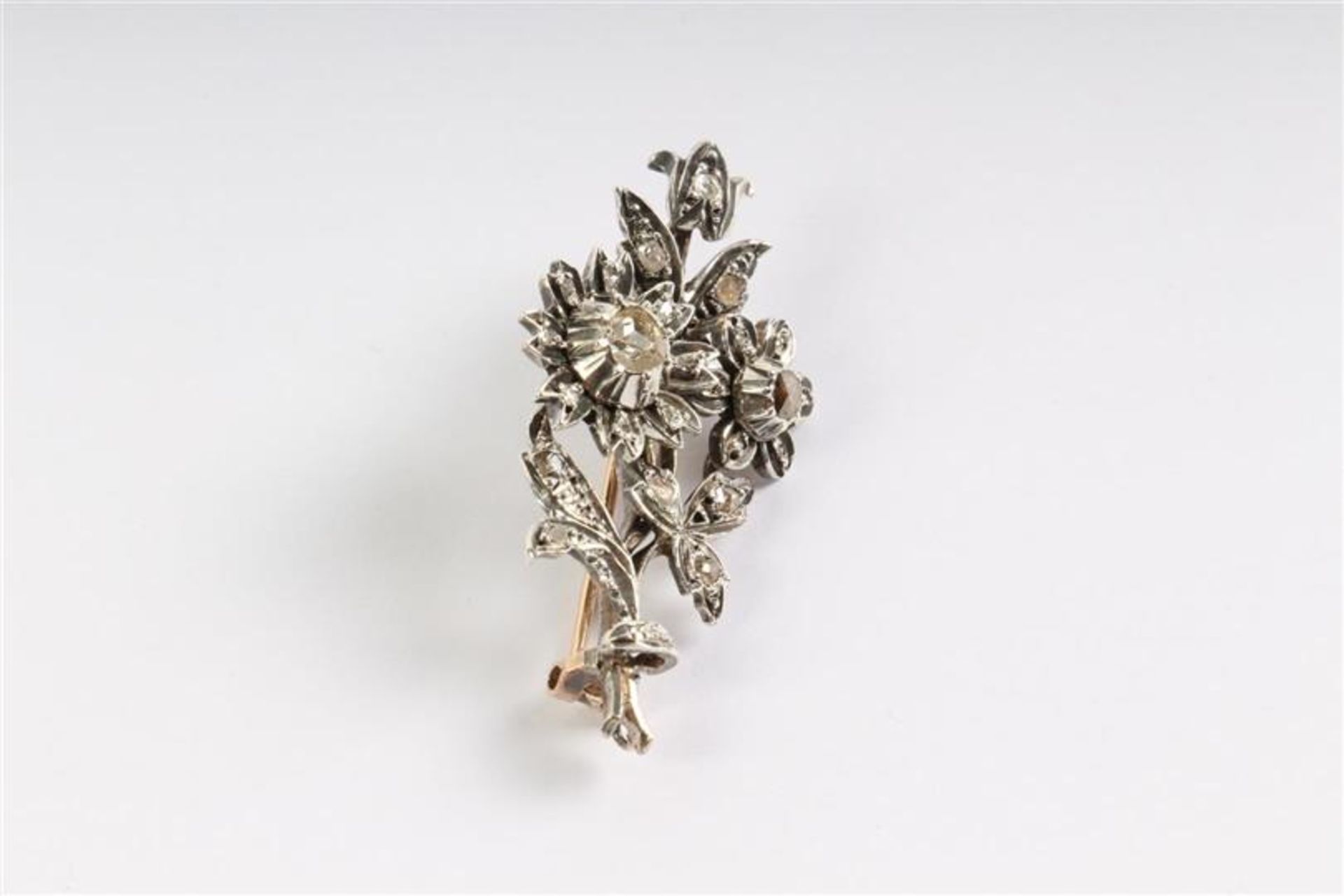 Goud zilveren takbroche met roosdiamant, Hollands gekeurd. Gewicht: 6.6 g. - Bild 2 aus 3