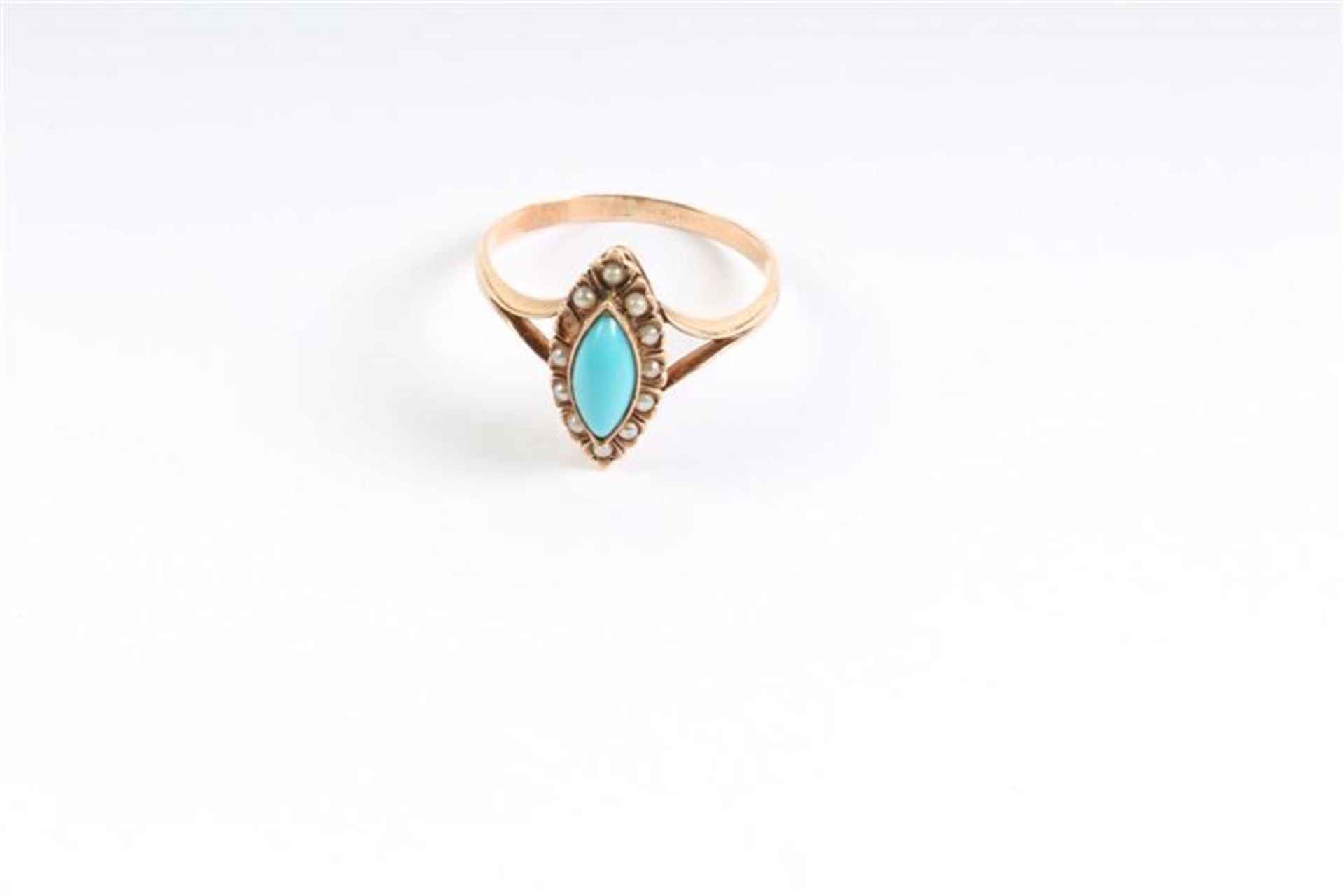 Gouden ring met turquoise en zaadparels, 1 manco, Hollands gekeurd. Gewicht: 1.7 g. Ringmaat: 16.5.