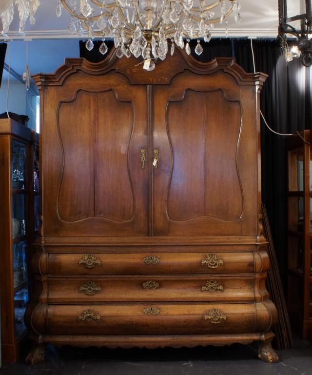 Dutch oak cabinet, 18th century, upper part with two doors (3 shelves and 5 cutlery drawers), part