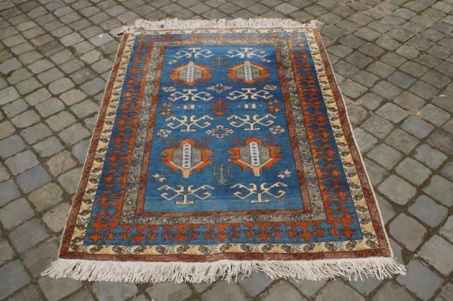 Persian carpet, dim. 150 x 113 cm, wear and tear 27.00 % buyer's premium on the hammer price, VAT