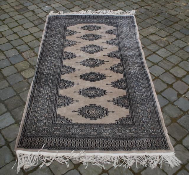 Persian silk carpet, Bochara, dim. 181 x 97 cm. 27.00 % buyer's premium on the hammer price, VAT