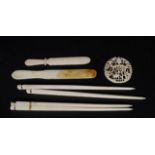 Two pair bone eating sticks + 2 bone letter openers + Chinese ivory relief, diam. 5 cm (7x) 27.00 %