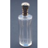 Perfume bottle with golden stopper, inner stopper is present, damaged, h. 9,5 cm. 27.00 % buyer's