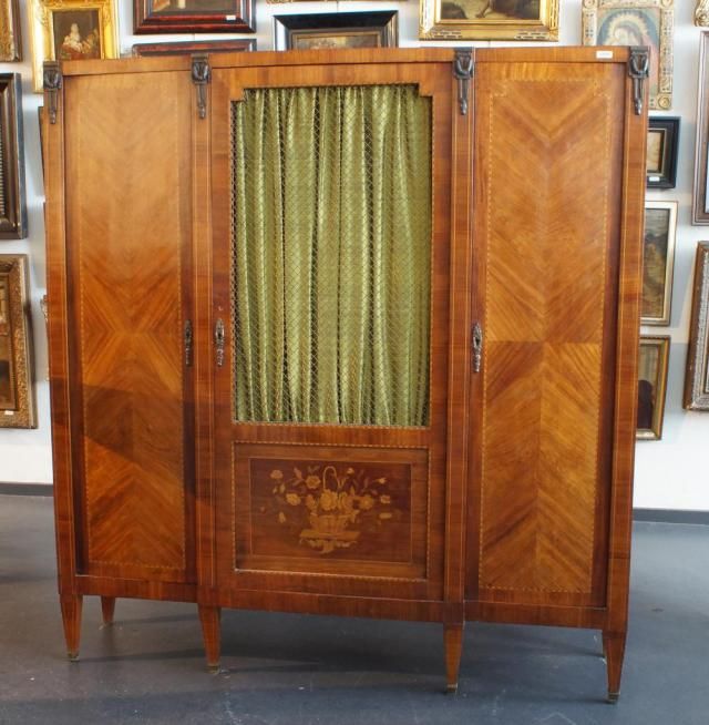 Régence-style bibliothèque, 19th century, with three doors and marble top, dim. 157 x 147 x 33 cm,