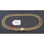 Yellow gold choker, 14 krt., appr. 42.4 grams, l. 41 cm. 27.00 % buyer's premium on the hammer