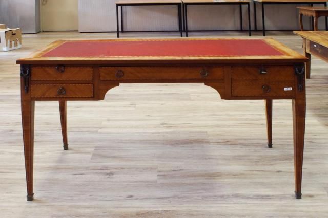 French desk in régence style, 19th/20th century, four drawers, dim. 74 x 130 x 65 cm. 27.00 %