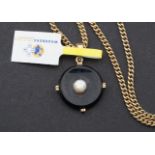 Onyx pendant, 14 krt., l. 3 cm., set with pearl, on a 14 krt gold necklace, appr. 13.2 grams, l. 40