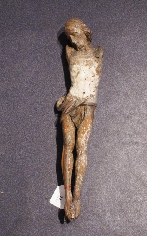 Polychrome wooden corpus, 18th century, arms are missing, l. 46 cm. 27.00 % buyer's premium on the