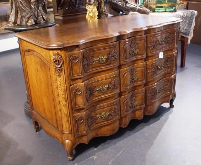 Oak dresser, 18th century, Liège, with three drawers, dim. 85 x 130 x 56 cm, some minimal damage