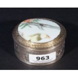 Lidded box, lid decorated with Chinese porcelain, l. 6,5 cm. 27.00 % buyer's premium on the hammer