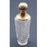 Perfume bottle with golden stopper, inner stopper is missing, h. 8,5 cm. 27.00 % buyer's premium on