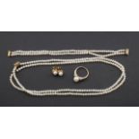 Pearl necklace, two rows, with gold lock, 14 krt., l. 37 cm + double pearl bracelet, with 14 krt