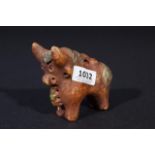 Terracotta bull, South-America (?), l. 8 cm. 27.00 % buyer's premium on the hammer price, VAT