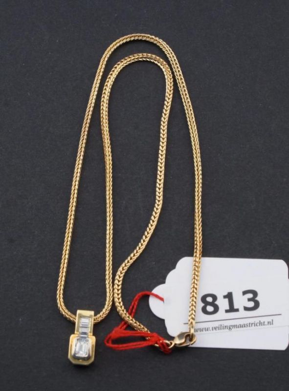 Yellow gold necklace, 14 krt., l. 38 cm + Yellow gold pendant, 18 krt., set with baguette cut