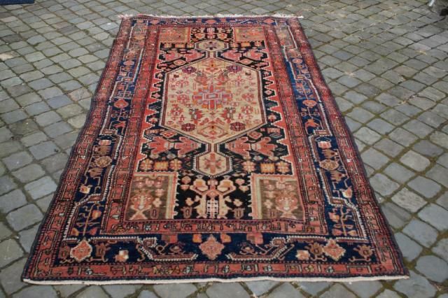 Persian carpet, dim. 234 x 129 cm. 27.00 % buyer's premium on the hammer price, VAT included