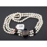 Pearl necklace, three rows, lock set with tiger's eye, l. 42 cm. 27.00 % buyer's premium on the