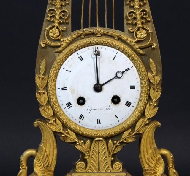 Firegilt Charles X lyra shaped tableclock, dial signed 'Lepine à Paris', 19th century, back - Bild 2 aus 2