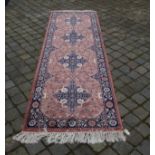 Persian wool runner, dim. 245 x 79 cm. 27.00 % buyer's premium on the hammer price, VAT included