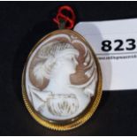 Cameo mounted in yellow gold, 14 krt., can be used as pendant, l. 4,5 cm. 27.00 % buyer's premium