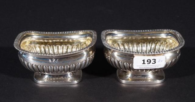 Pair of English silver salt cellars, 19th century, with slightly gilt interior, l. 9 cm, appr. 205