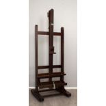 Wooden painter's easle, height adjustable, dim. 260 x 70 cm. 27.00 % buyer's premium on the hammer