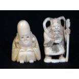 Two ivory netsukes, one is signed, Sholar and Man with stick, h. 5 cm (2x) 27.00 % buyer's premium