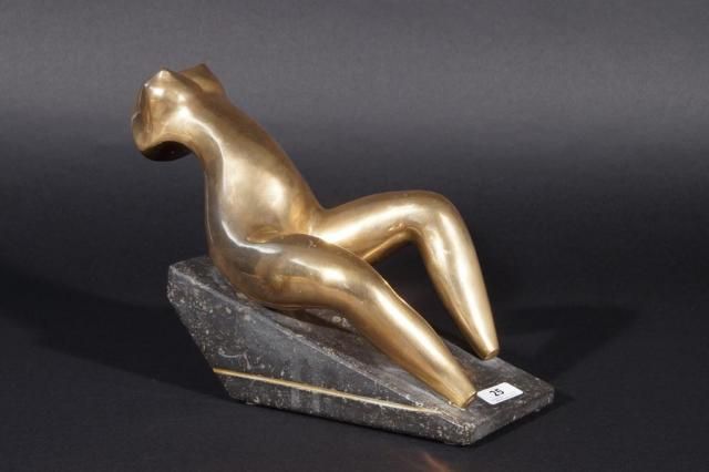 Bronze sculpture on marble base, Gilt nude, dim. 12 x 28 cm. 27.00 % buyer's premium on the hammer