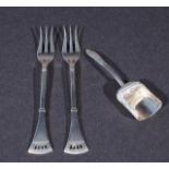 Dutch silver sugar scoop, second amount (restored) + 2 Dutch silver meat forks, second amount,