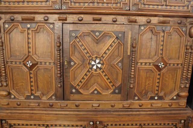 Oak cabinet, inlaid with bone and other types of wood, 18th/19th century, South-Europe, 2 doors and - Bild 2 aus 2