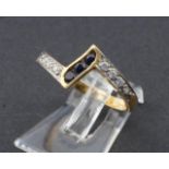 Yellow gold ring, 18 krt., set with 3 sapphires and 7 brilliant cut diamonds, one is missing, appr.