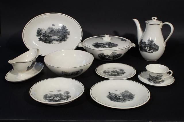 Boch coffee and dinner service, twenties, consisting of: 2 dishes, lidded dish, sugar bowl, milk