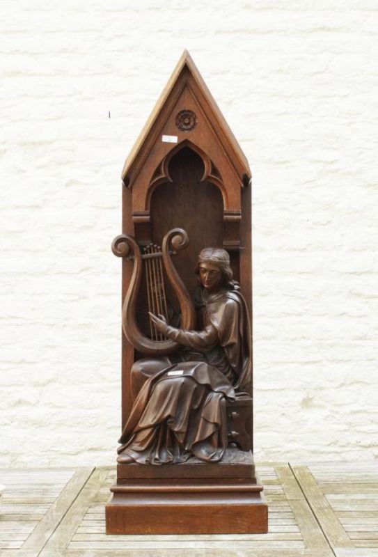 Neo gothic oak sculpture, Saint Cecilia, appr. 1850, h. sculpture 56,5 cm and h. arch 109 cm (2x)