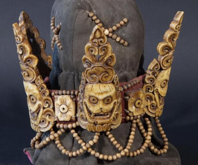 Exceptional ritual Tibetan priest's outfit. The parure is practically complete and consists of a - Image 9 of 10