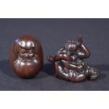 Erotic boxwood nestuke, signed, l. 4 cm + wooden netsuke, Egg Buddha, signed, l. 4,5 cm (2x) 27.