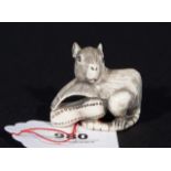 Ivory netsuke, Mouse with nut, signed, l. 4 cm. 27.00 % buyer's premium on the hammer price, VAT