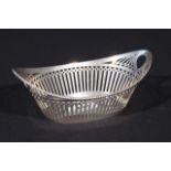 Dutch silver bonbon dish, second amount, dim. 15 x 9 cm., appr. 66 grams 27.00 % buyer's premium on