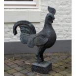 Garden sculpture, in the shape of a cockerel, China (?), alloy, dim. 93 x 70 x 20 cm. 27.00 %