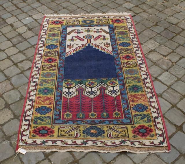 Persian carpet, dim. 155 x 90 cm, wear and tear 27.00 % buyer's premium on the hammer price, VAT