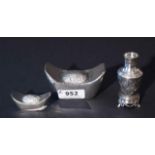 2 miniatures shaped as neck rests, stamped + Silver (?) miniature vase on foot, marked (3x) 27.00 %