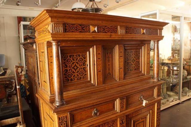 Oak cabinet, Germany, inlaid with marquetry, 17th/18th century, bottom part with one drawer and two - Image 2 of 2