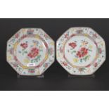 2 Chinese porcelain famille rose plates, 18th century, diam. 21 cm, one is damaged (2x) 27.00 %