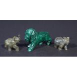 Malachite lion, l. 5 cm + 2 elephants (3x) 27.00 % buyer's premium on the hammer price, VAT